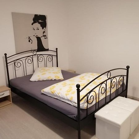 Ferienwohnung Beutelsbacherstrasse 12 Unterturkheim Штутгарт Екстер'єр фото